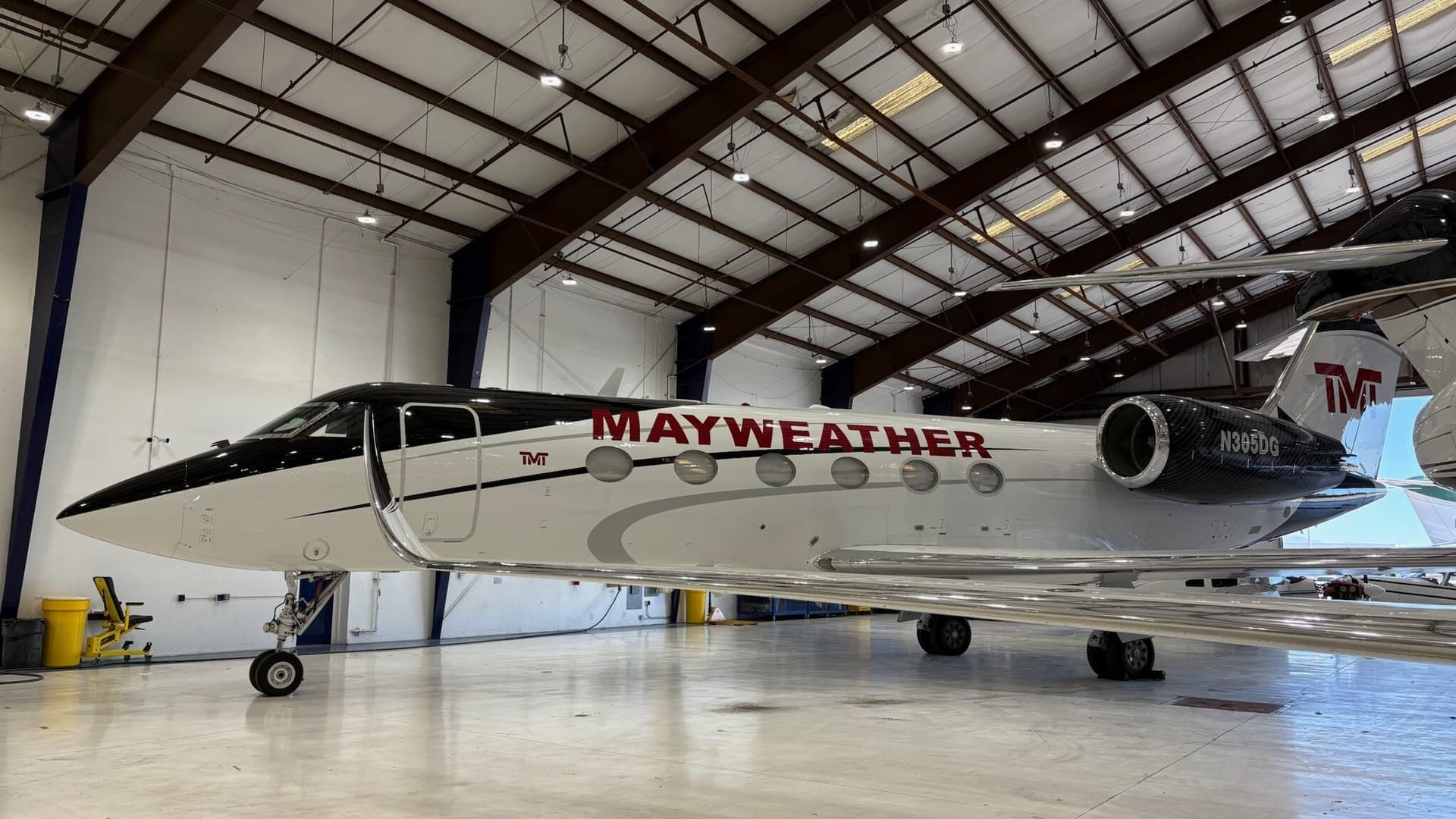 Aircraft detailing at hangar